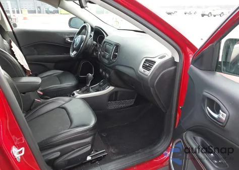 2018 Jeep Compass Latitude 4X4 z USA, uszkodzony, nr VIN 3C4NJDBB1JT485438